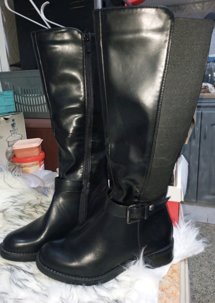 Des Bottes noires pointure 37 