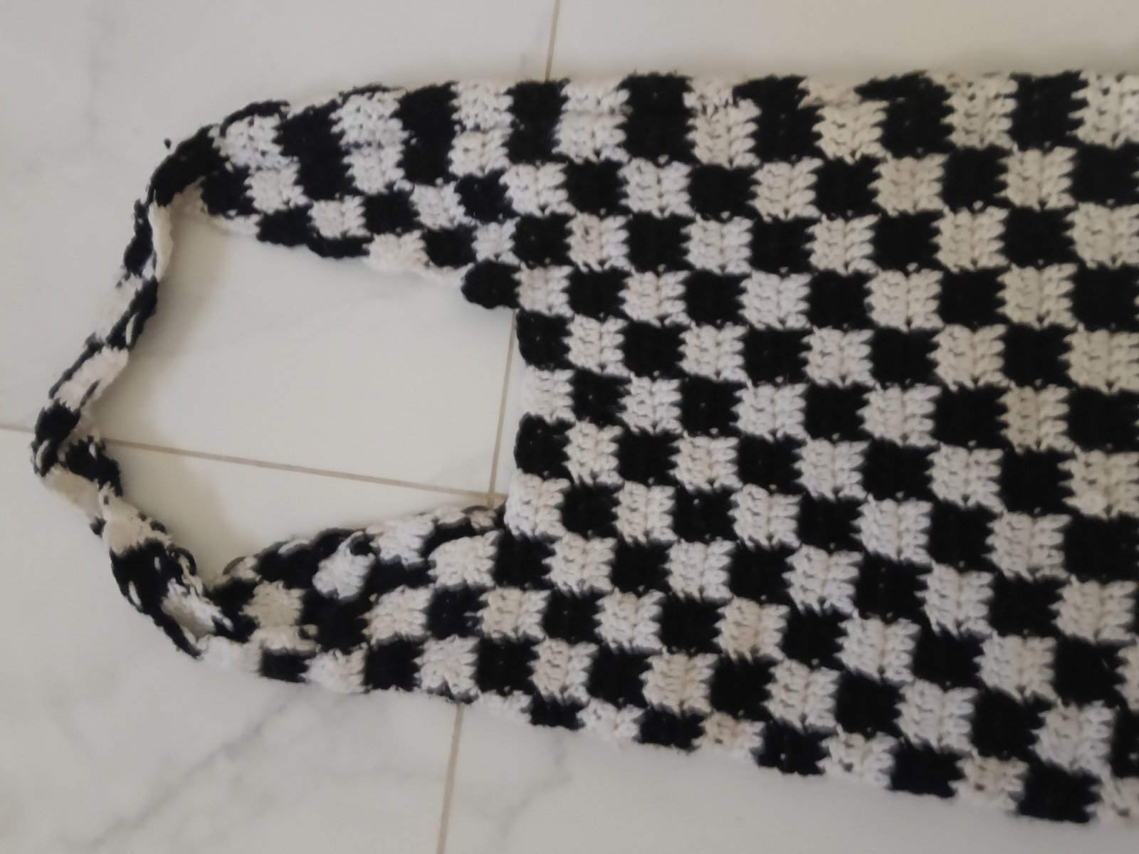 Crochet checkered tote bag