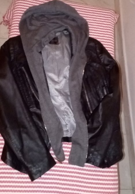 Veste cuir avec capuche 