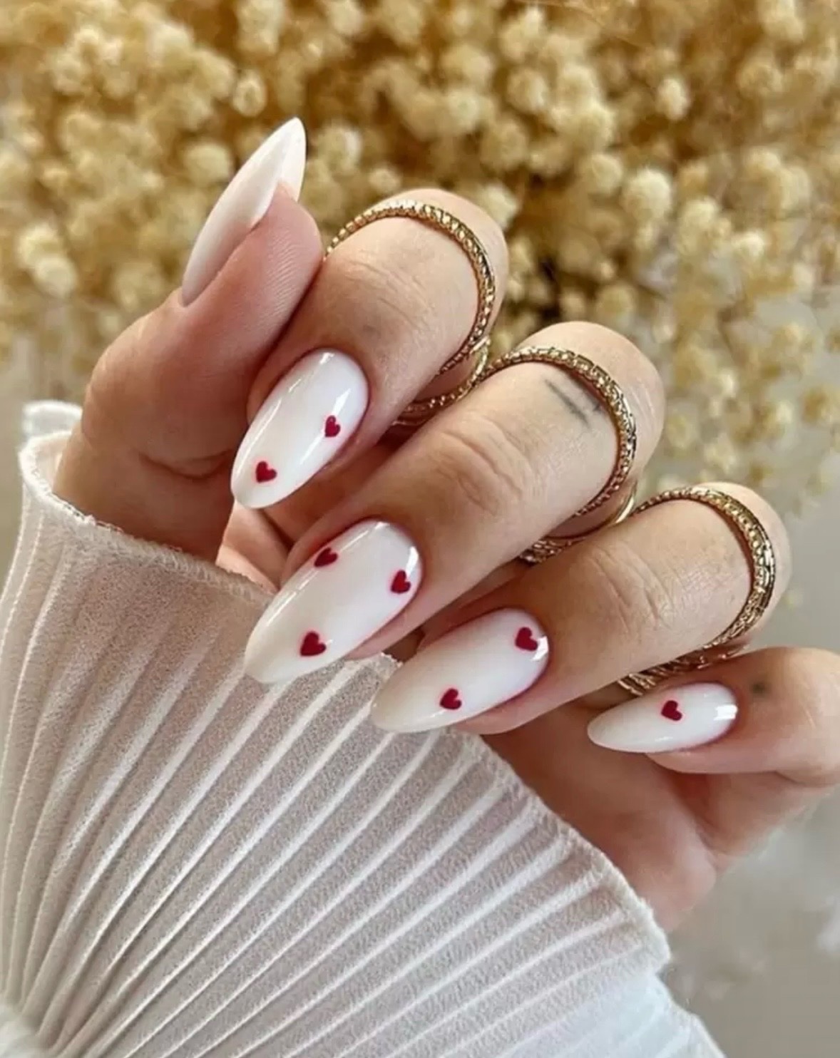 Un set de 24 press on nails with super cute design