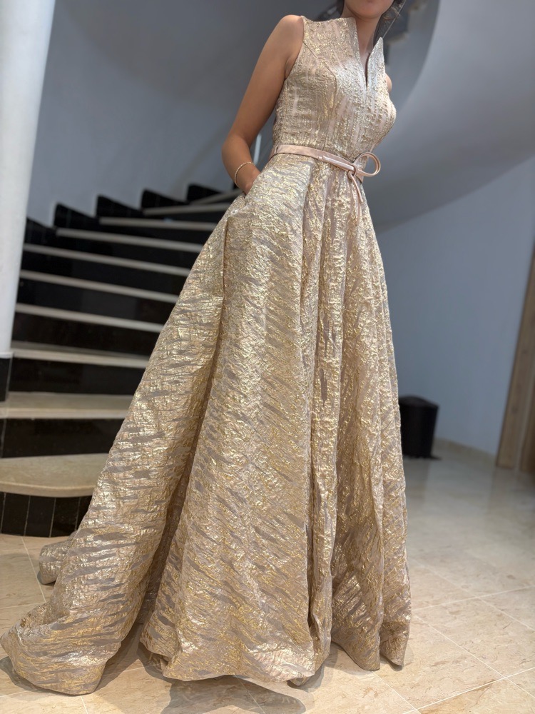 Robe de soirée beige – Taille 38 – Portée une seule fois