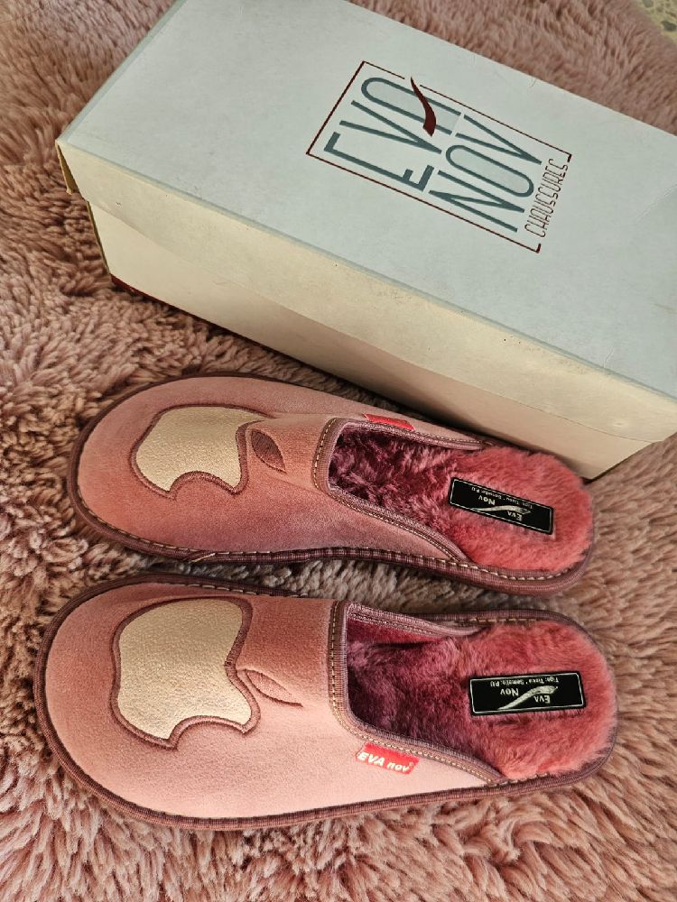 Chaussons femme – Pointure 37 (NEUF)