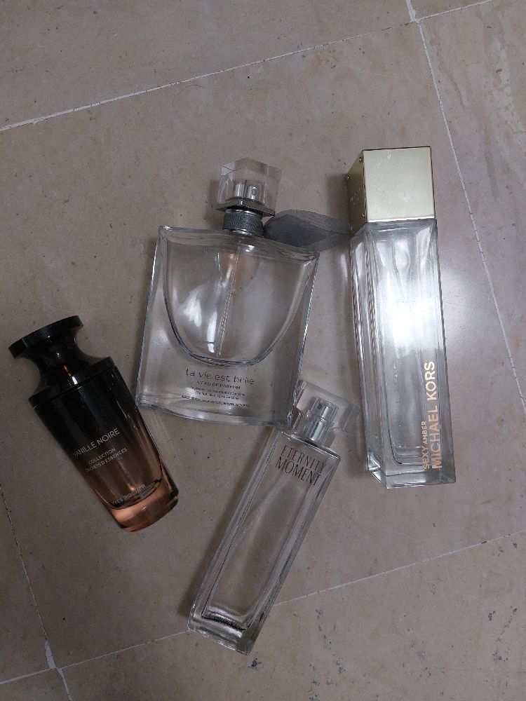 Flacons de parfums connus avec trousse de maquillage 💄 lancôme