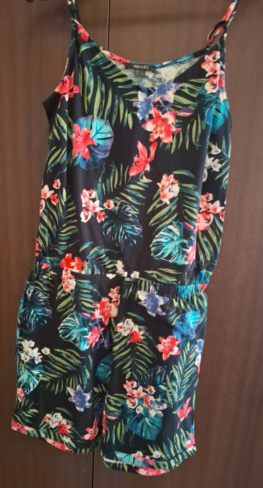 Deux combinaisons short