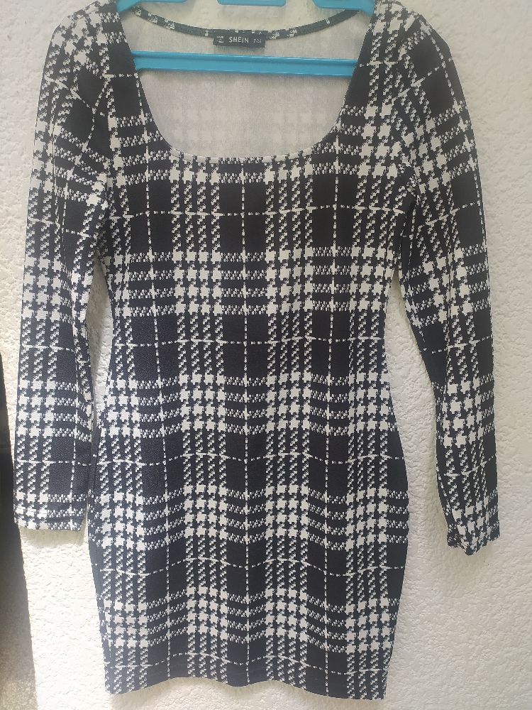 robe noire et blanc 