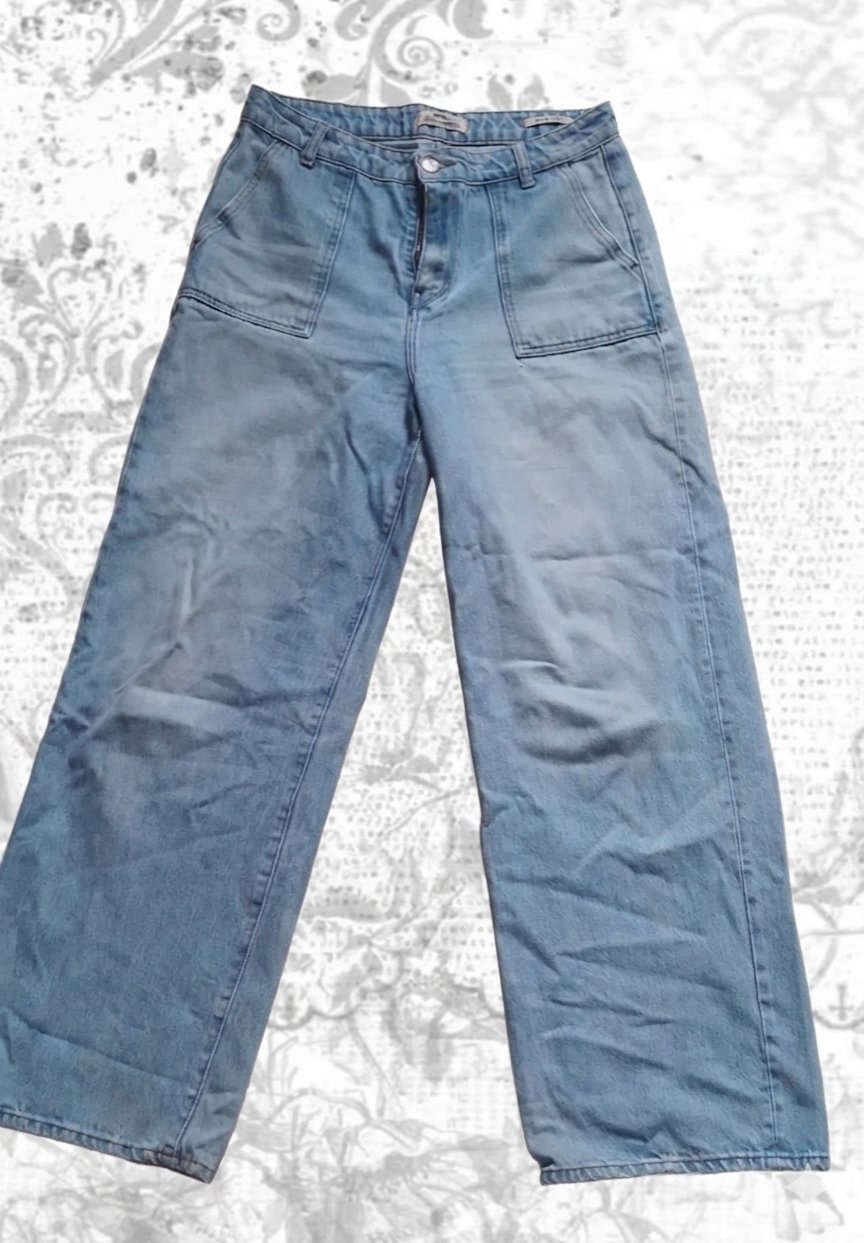Light denim jeans