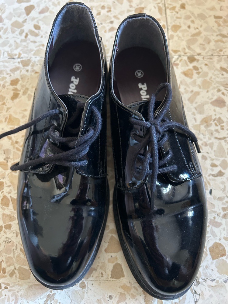 Derbies noirs vernis