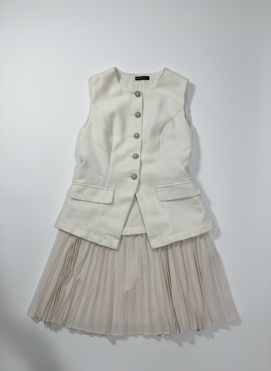 Set femme argent  Button Collared Old Money Modest Elegant Outfits, Business Casual Women