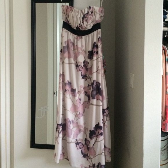 Robe dos nu fleurie