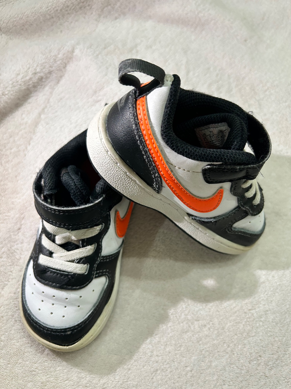 Baskets pour enfant Nike Sky Jordan 1, taille 23.5 (7C).original Noir, Orange & Blanc - Super État