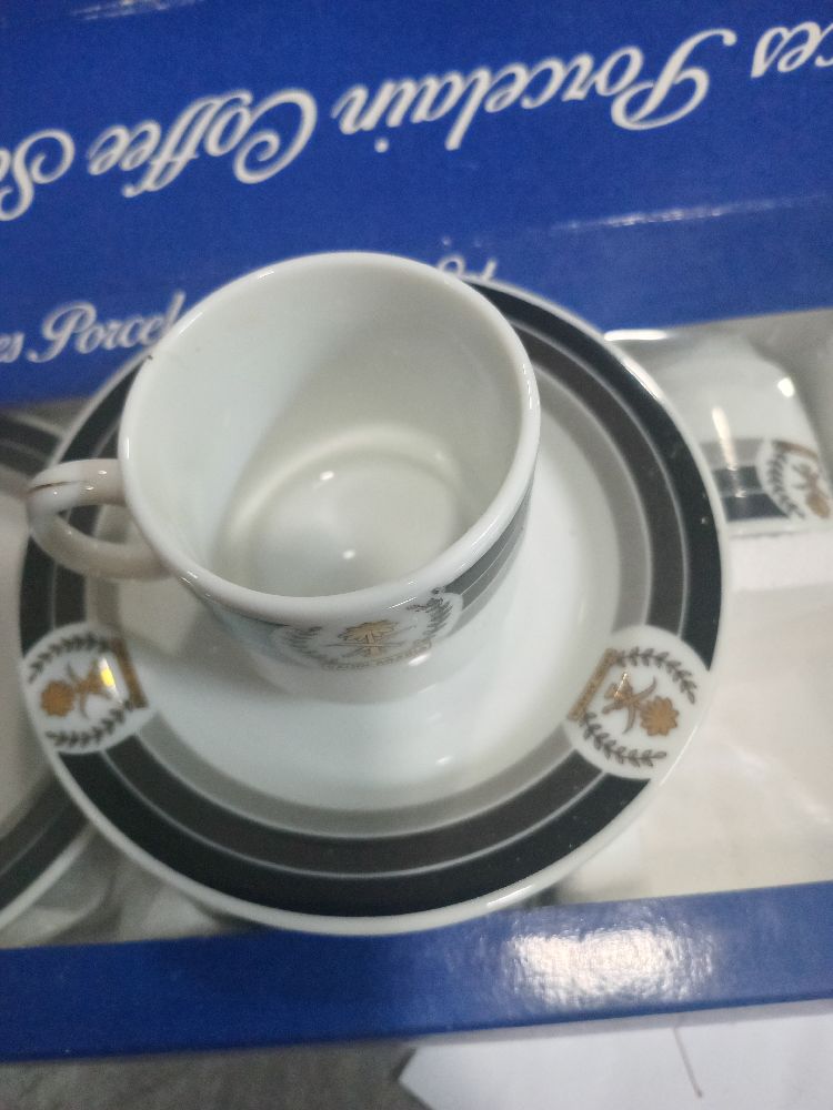 6 tasses et sous tasse café noir
