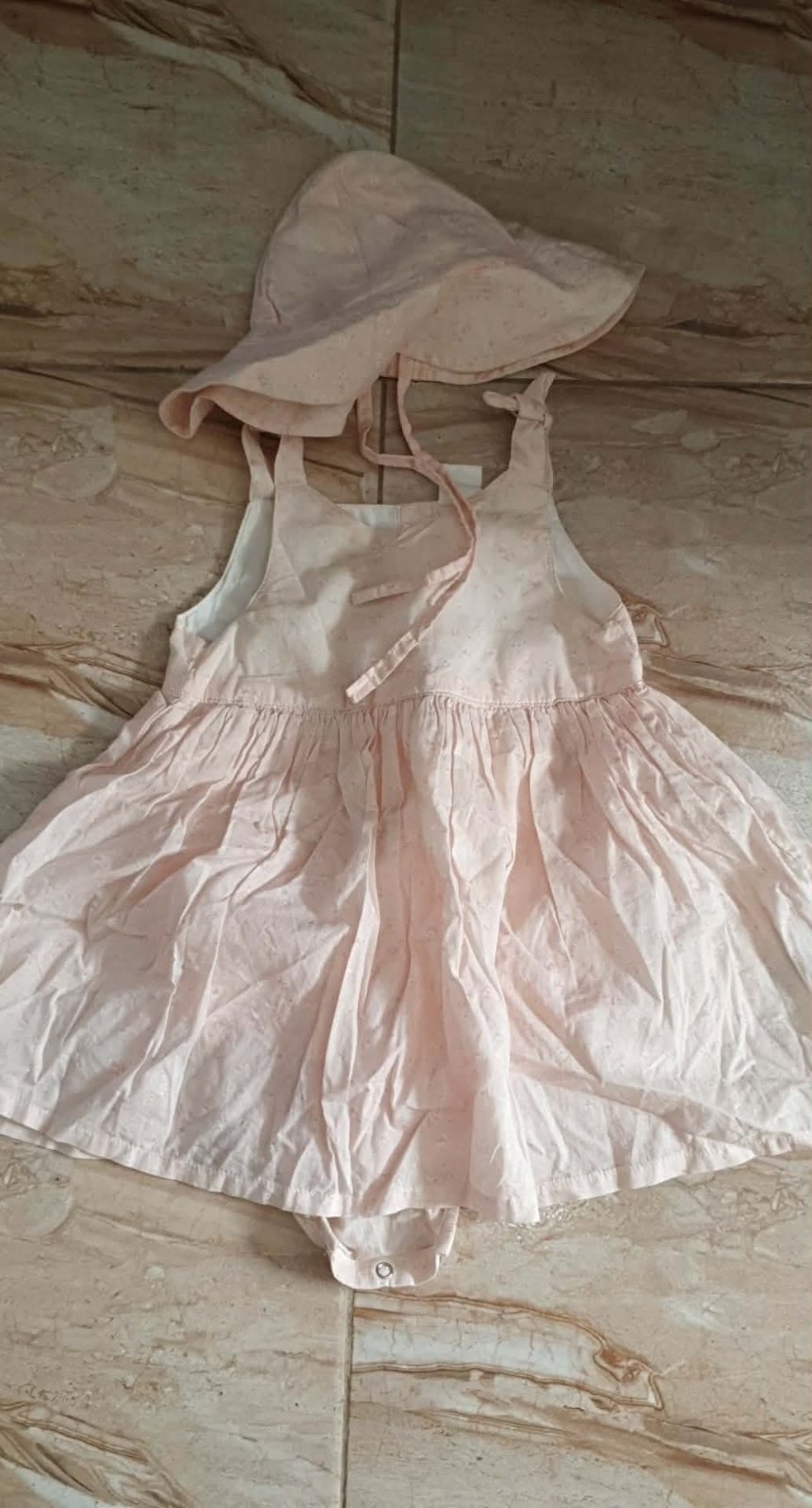 Robe avec chapeau
