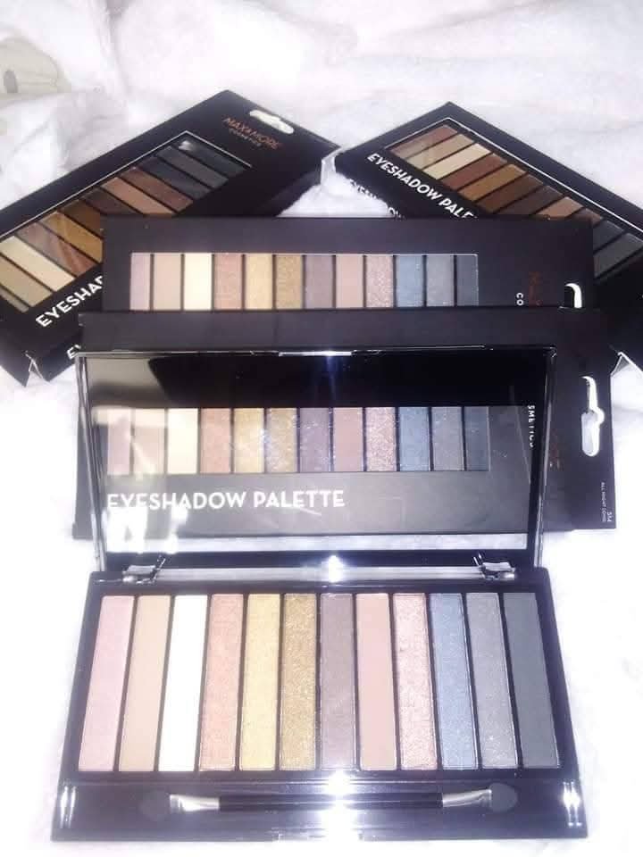 Lot maquillage Max and More