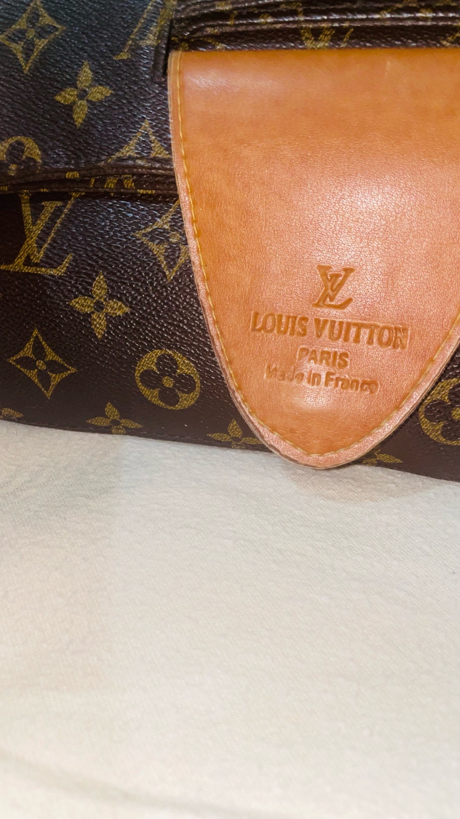 Pochette louis vuitton cuir 