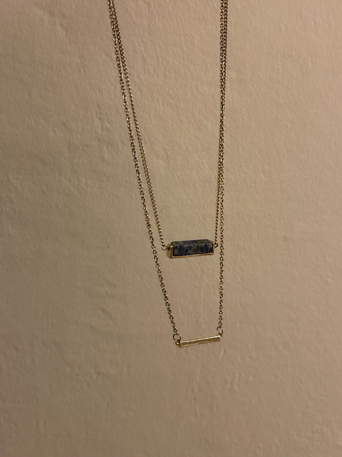 Collier double. 