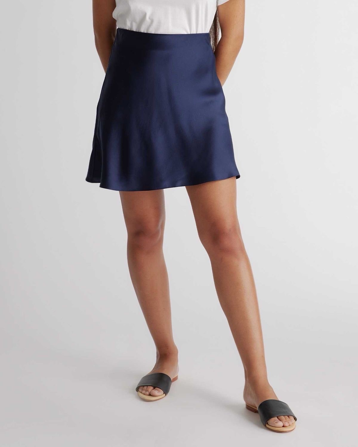 Jupe satin courte bleu marine 