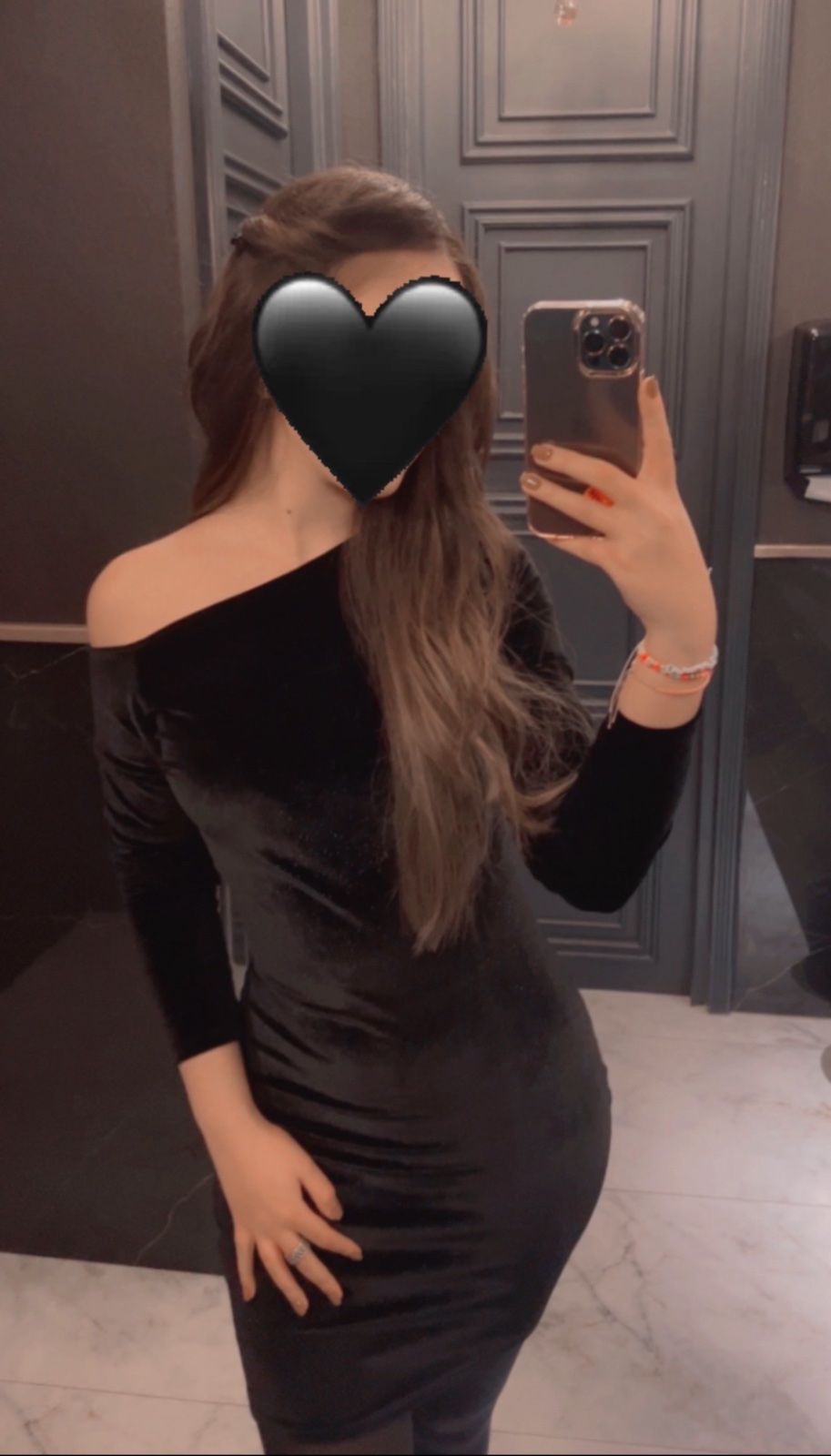 Robe asymetrique noir avec paillettes