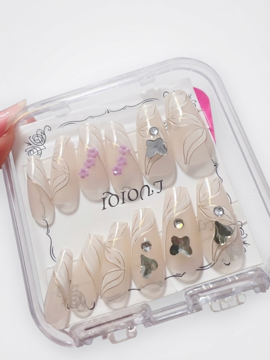 Press on nails nude avec design, 12 pieces