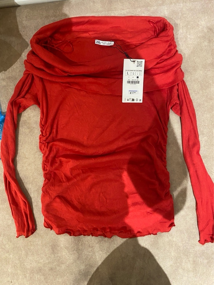 Pull Zara rouge neuf taille L