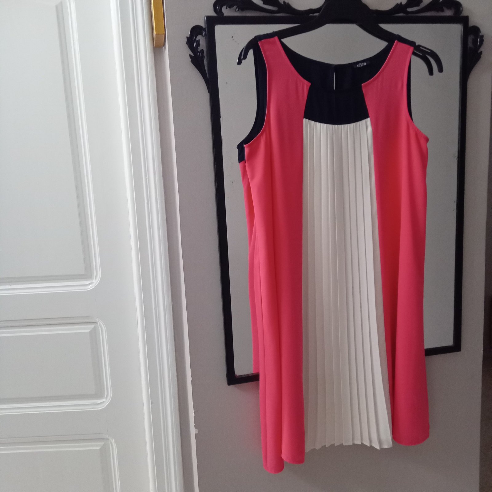 Robe Oltre très  chic  plissée au milieux 