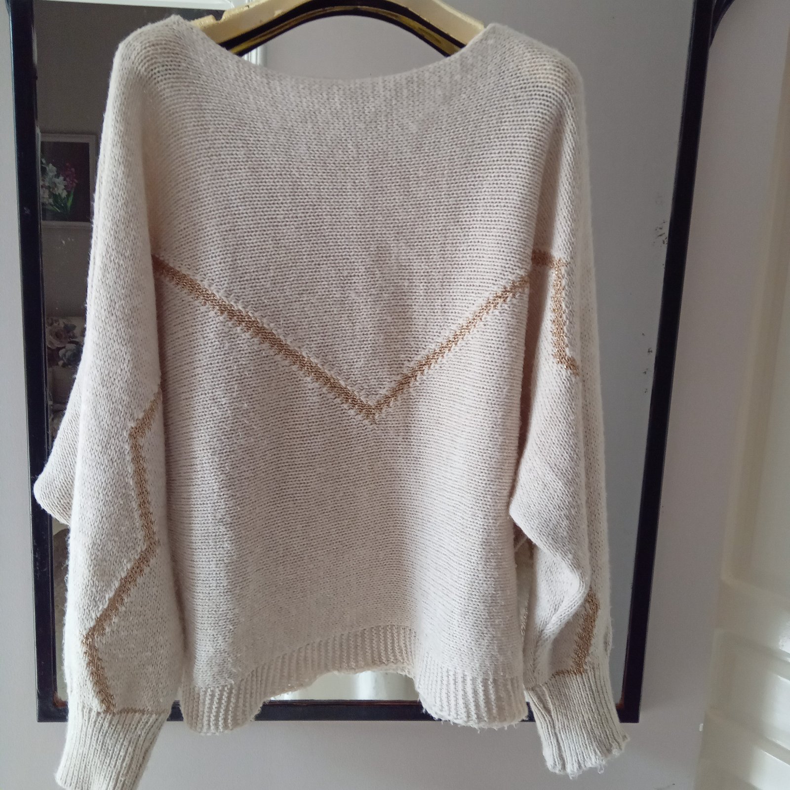 Je vide mon dressing d,héver pulle  pure laine a bas prix 