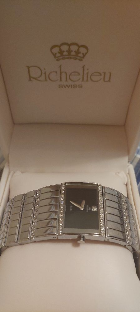 Montre femme Richelieu couleur argent 