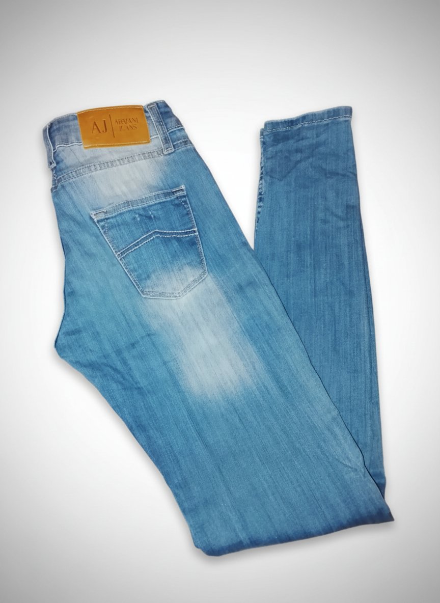 Pantalon jean marque Armani jeans pour femme 
