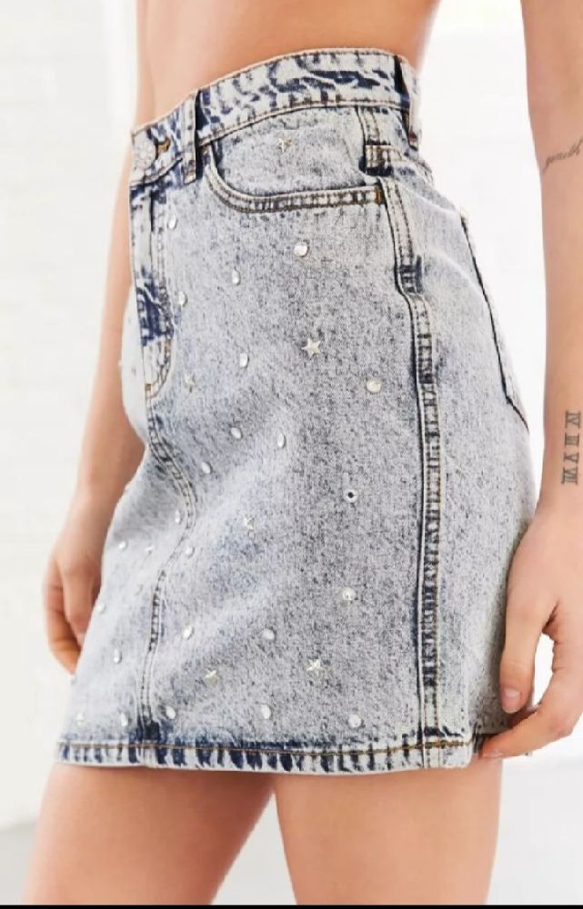 Joli jupe avec strass 