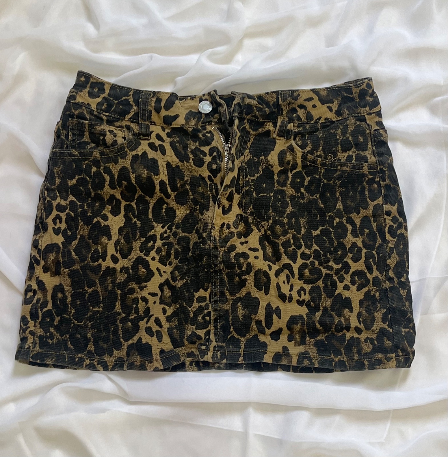 Leopard print denim mini skirt 🐆