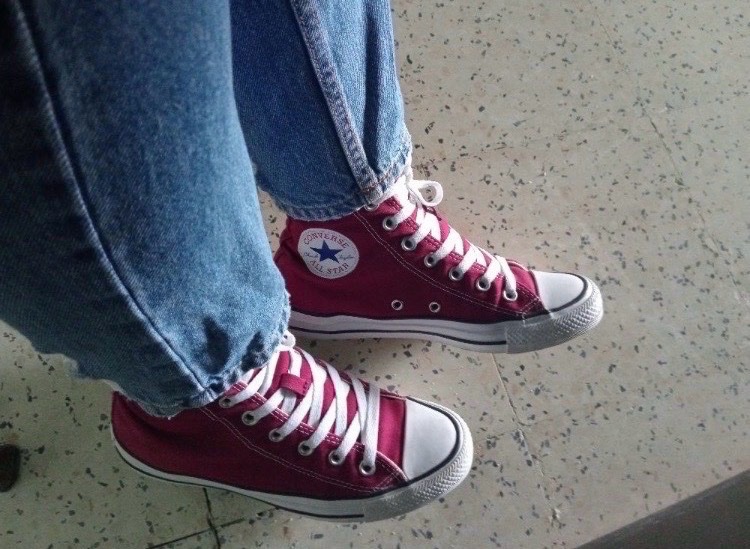 Converse rouge tres peu porté