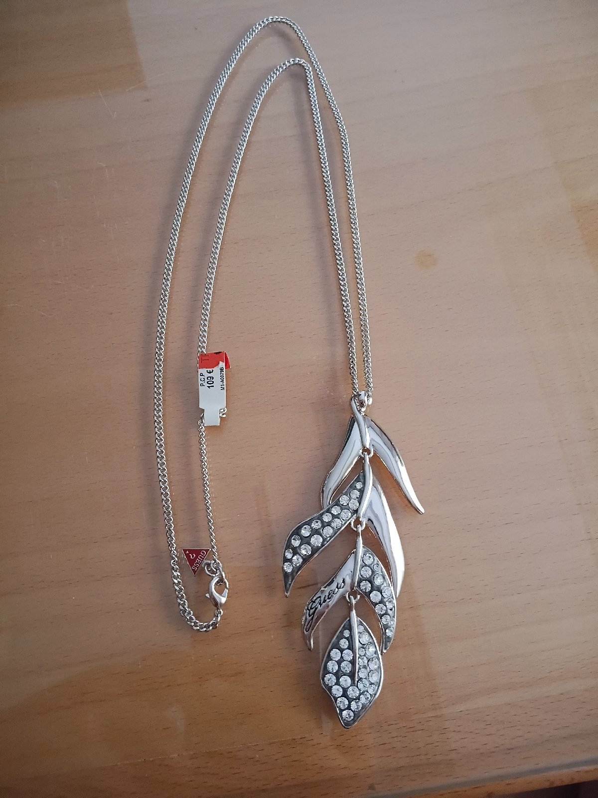 Long Collier Guess authentique