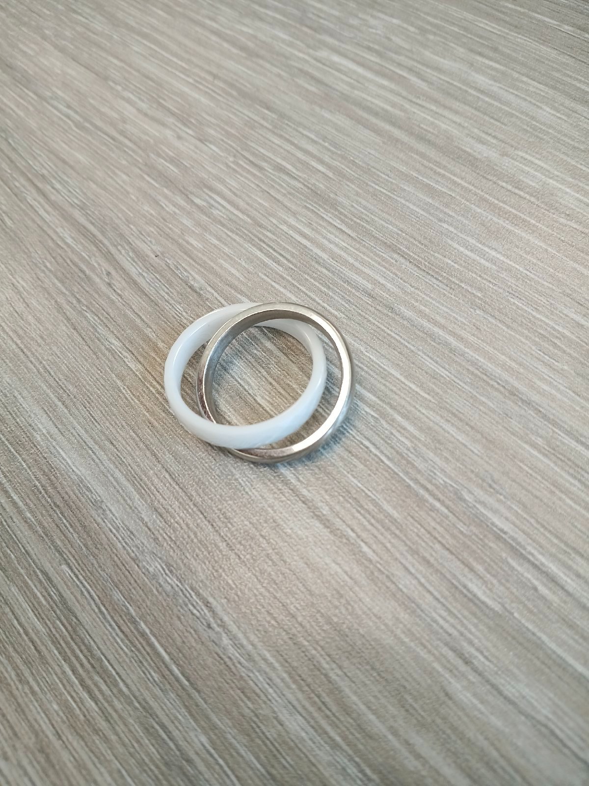 Bague double : Alliance en acier inoxydable et une une autre en céramique blanche