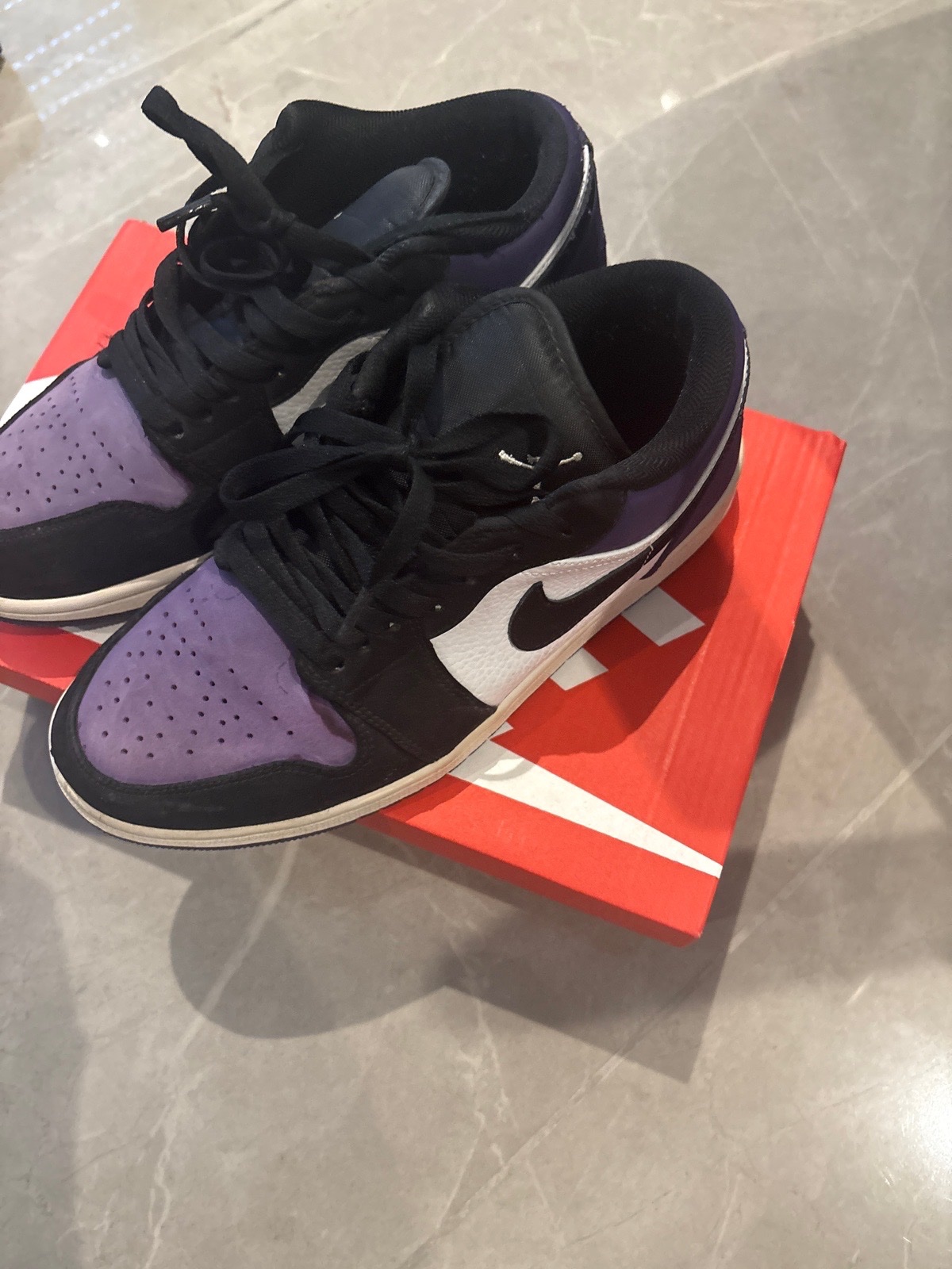 Nike Air Jordan 1 Low – Noir/Blanc/Violet avec boîte
