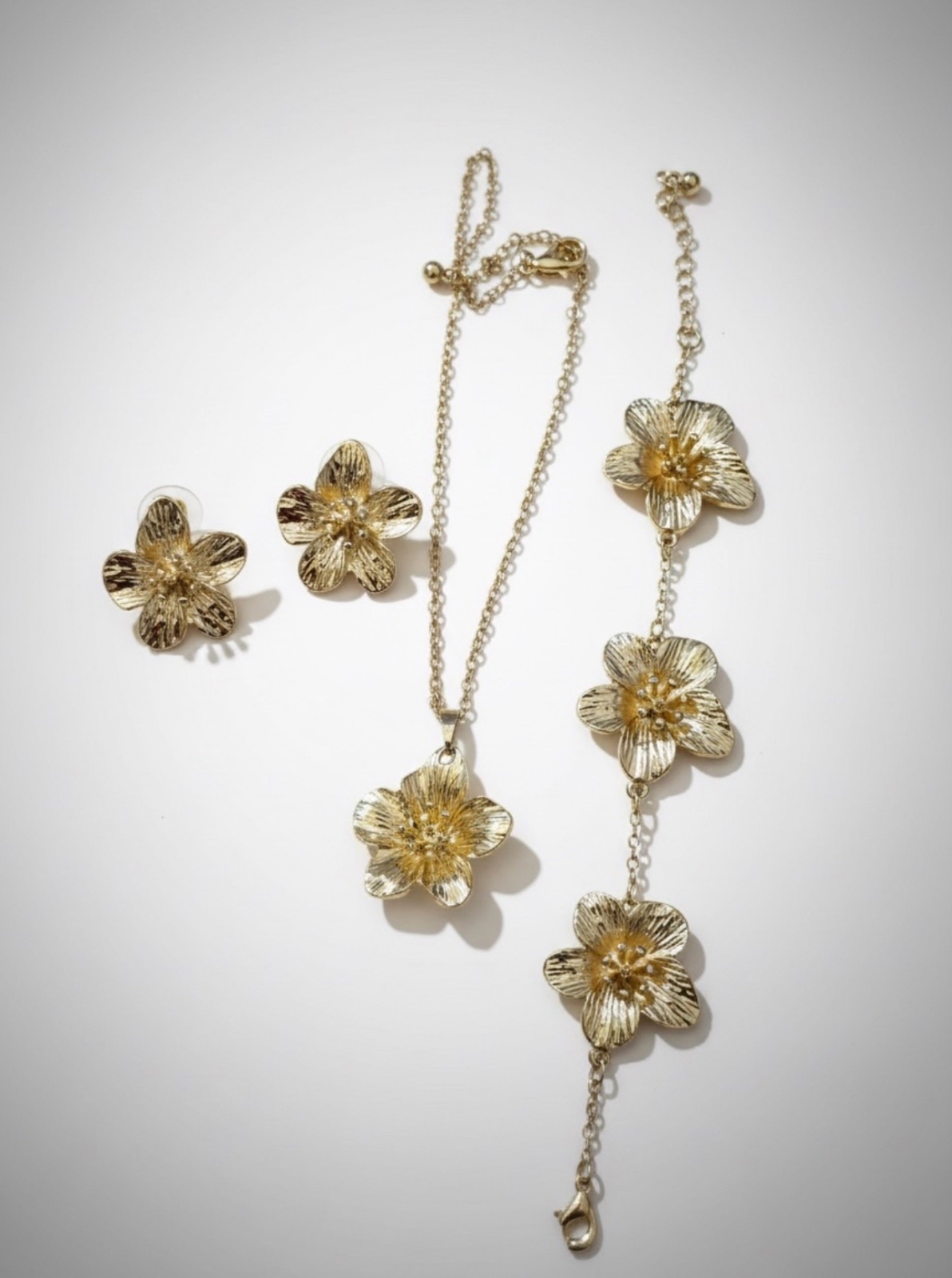 Parure à fleurs et collier 