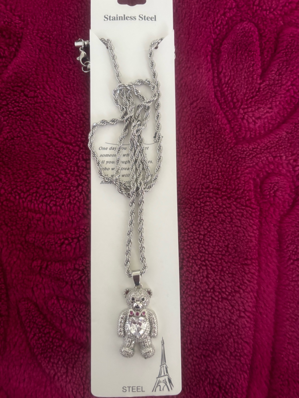 Collier en argent en forme d’ours, neuf, jamais utilisé, beau et long