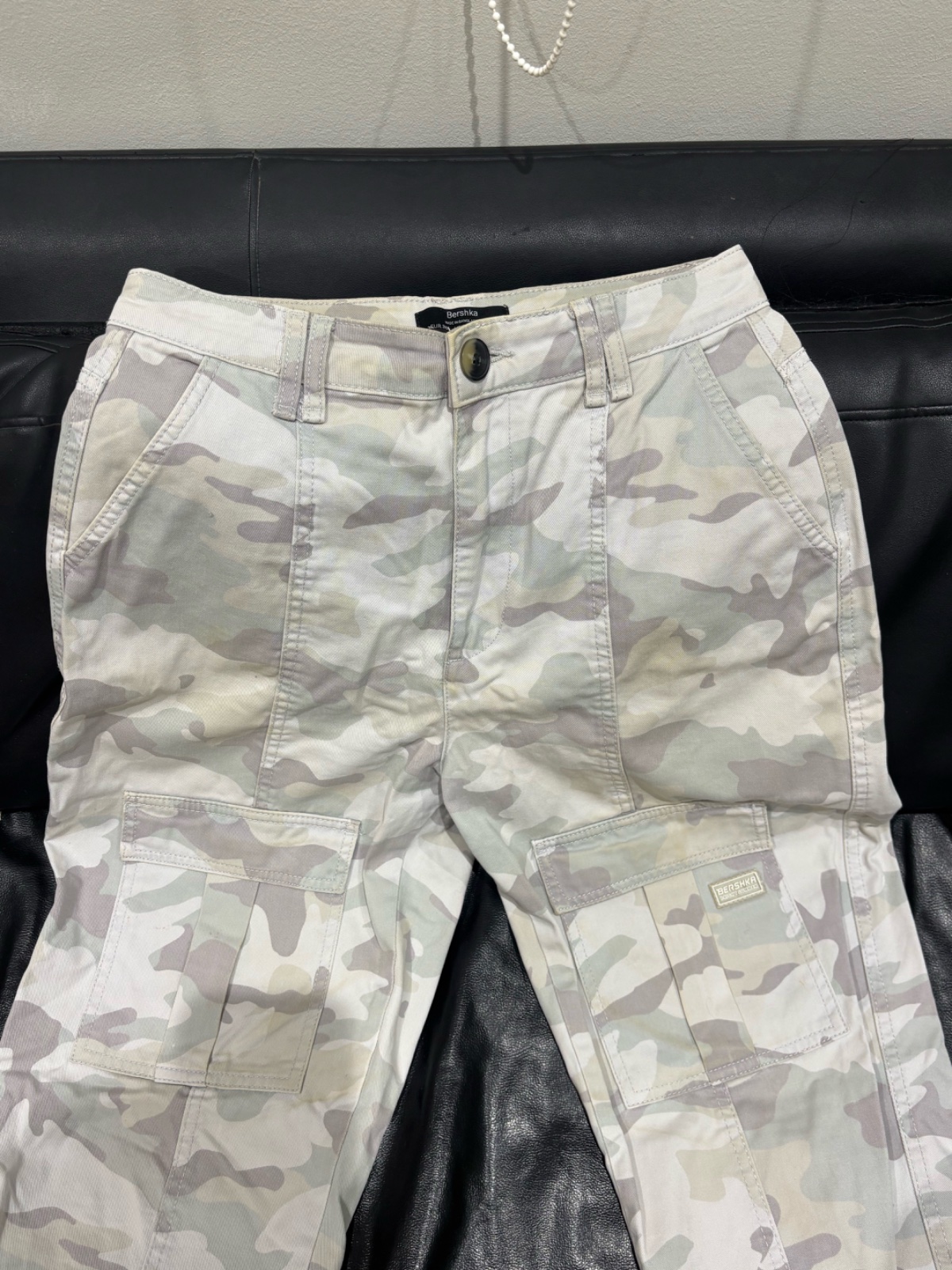 Pantalon cargo camouflage gris clair