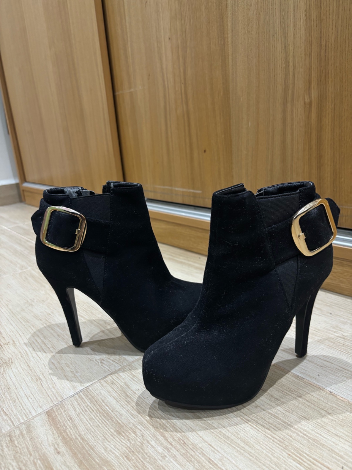 Bottines à talons hauts – Noir et Doré