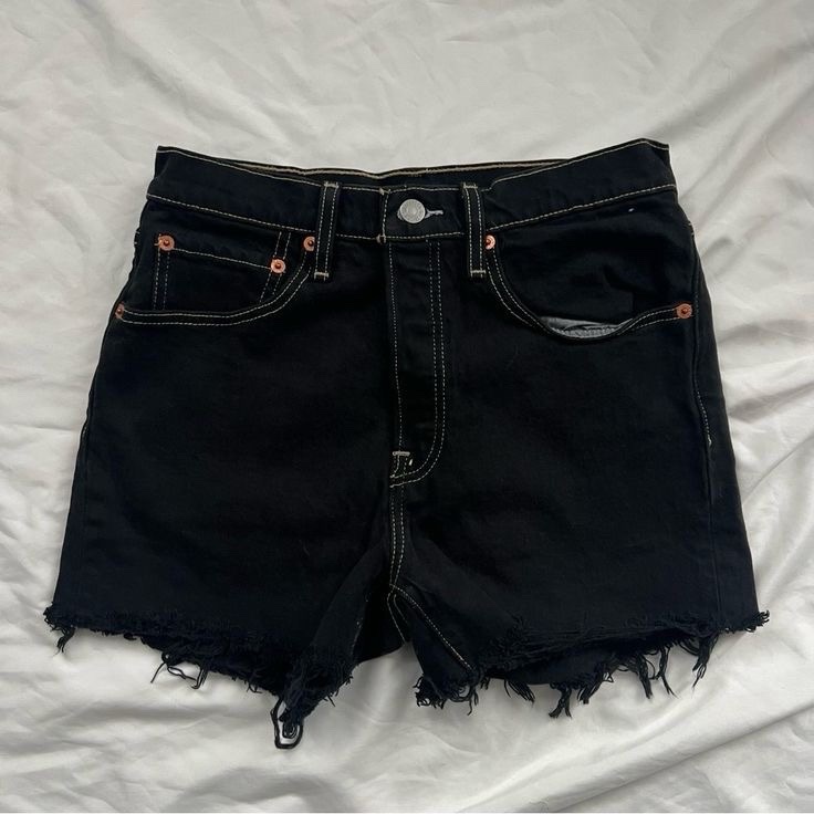 Black levis short 