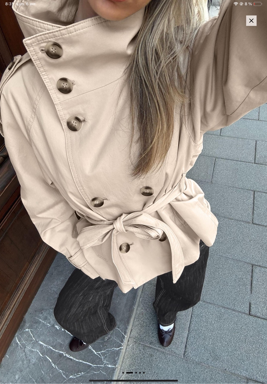 Trench court parfait pour la mi-saison