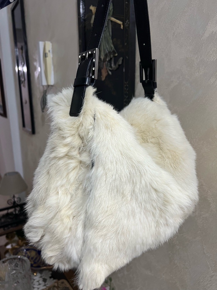 Fluffy leather bag 