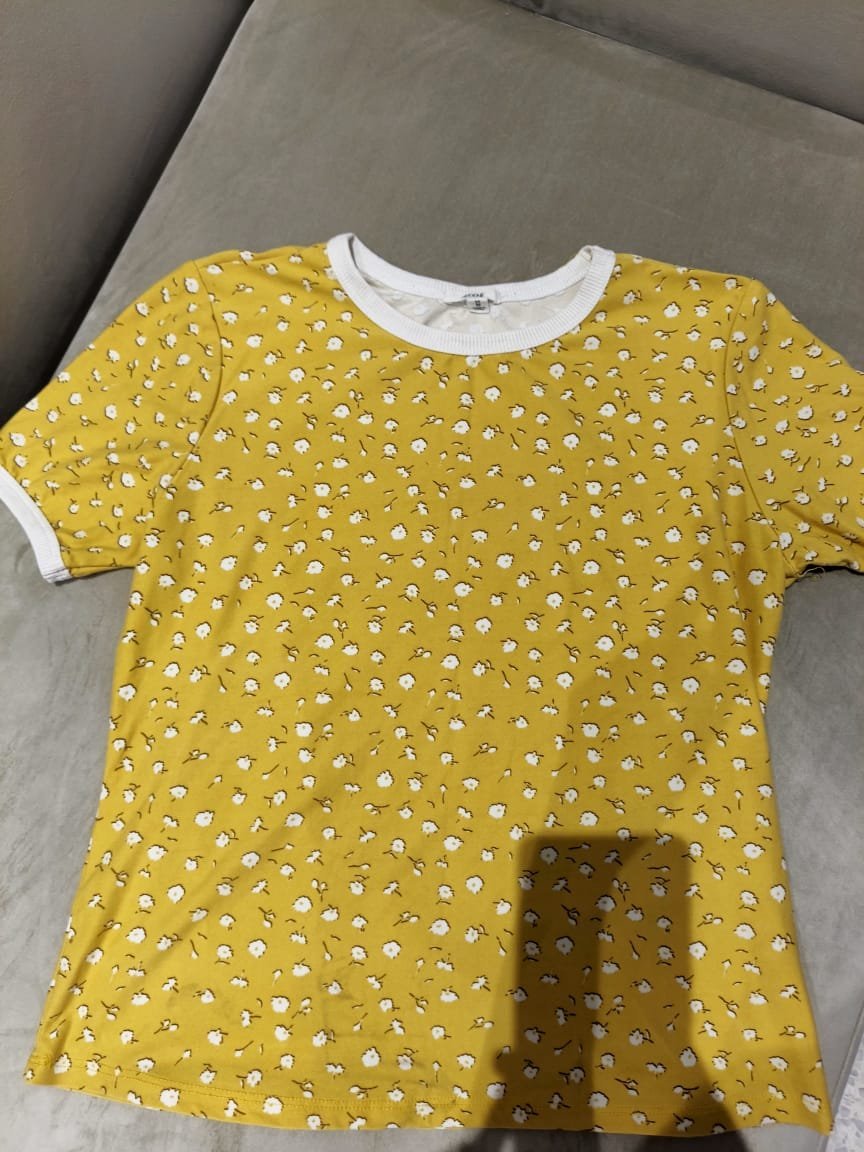 T-shirt jaune à imprimé fleuri💛🤍