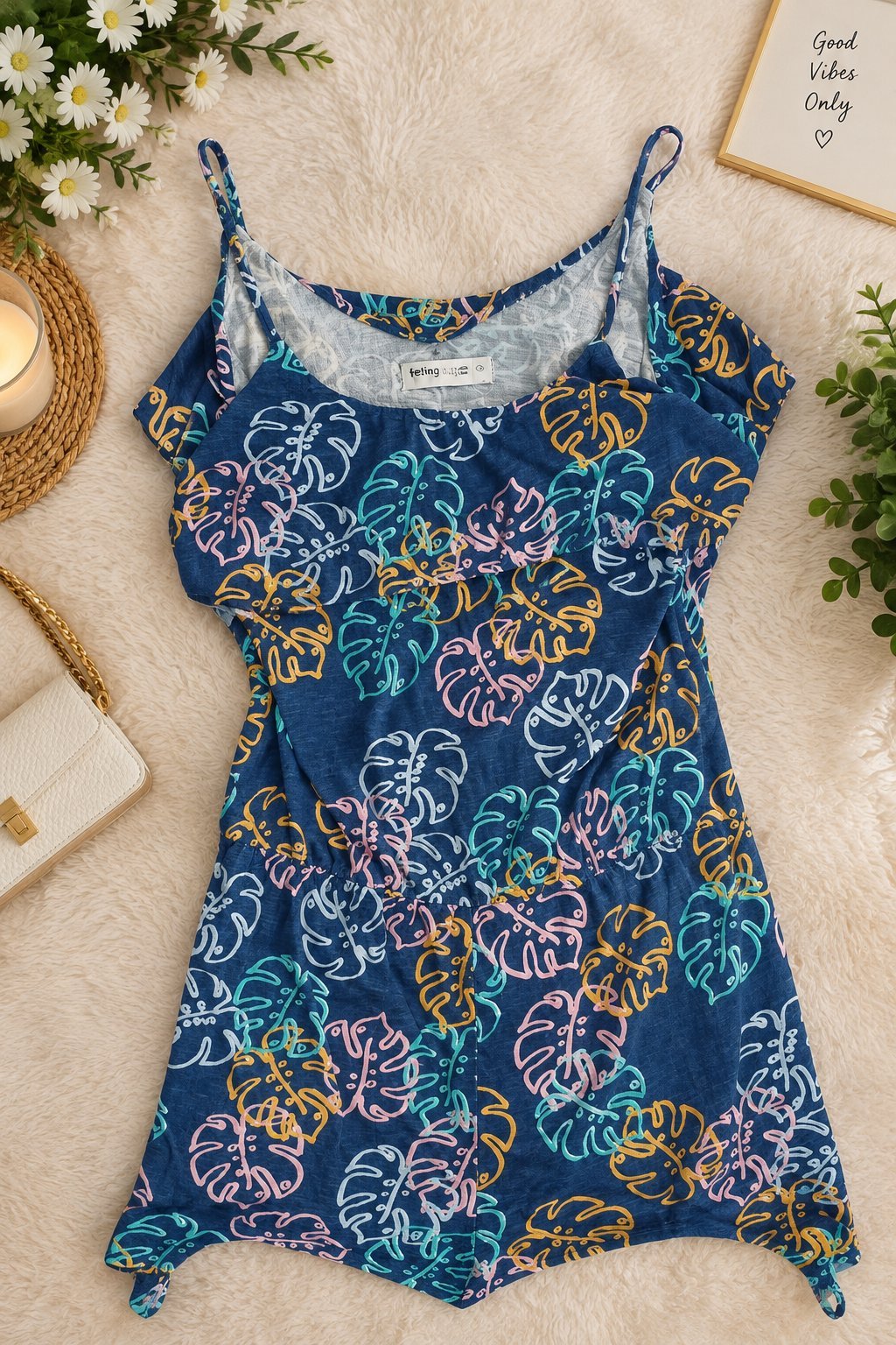 Robe/Combi Femme – Bleu Floral 💙 Taille 11–12 ans • Motif floral multicolore • Coupe légère et confortable • Très bon état.