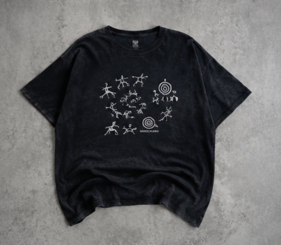 T-shirt noir INDOCUBANO — motif artistique blanc, style vintage et créatif.