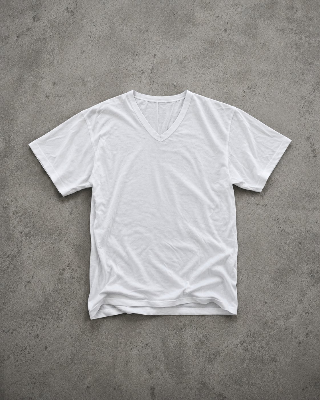 T-shirt blanc à col V — modèle simple, élégant et confortable.