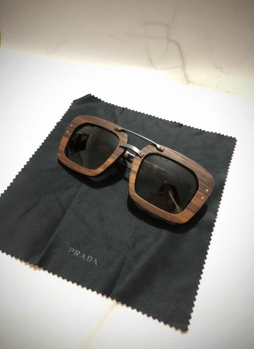 Lunette solaire prada