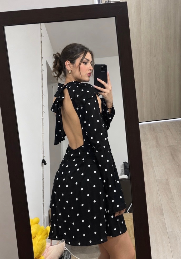 Petite robe pointillés  très chic 🖤