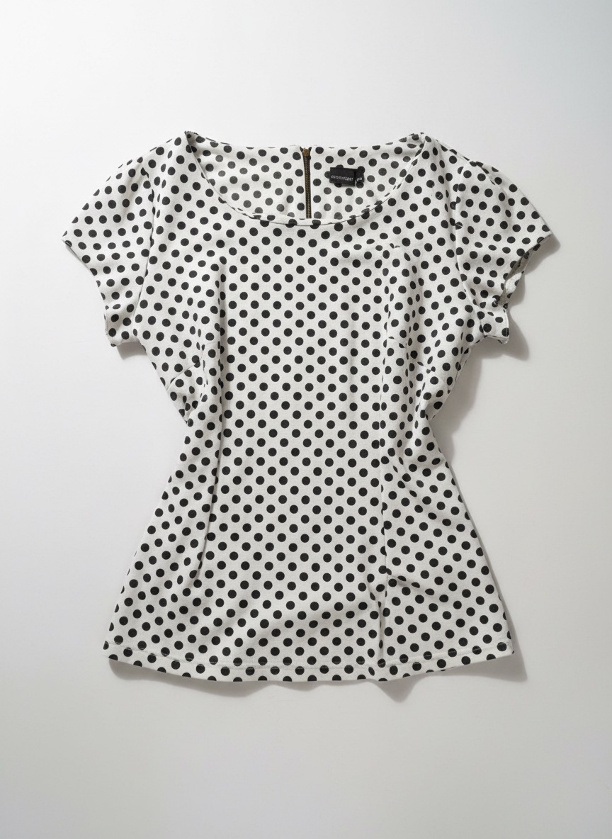Pull blanc pointillés en noir 