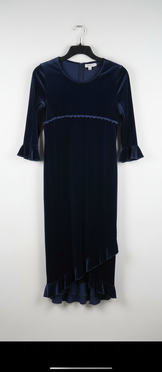 Très belle robe dain courte