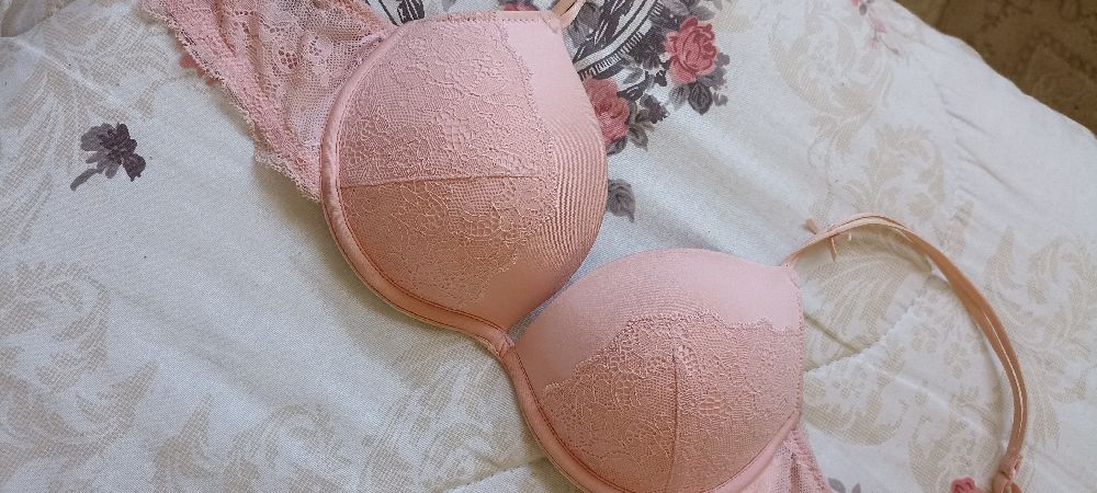 soutien gorge rose bébé