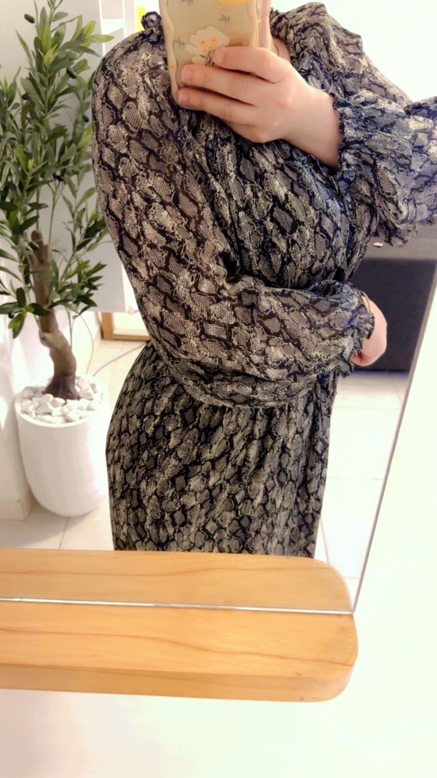 Snake print dress midi avec volant 